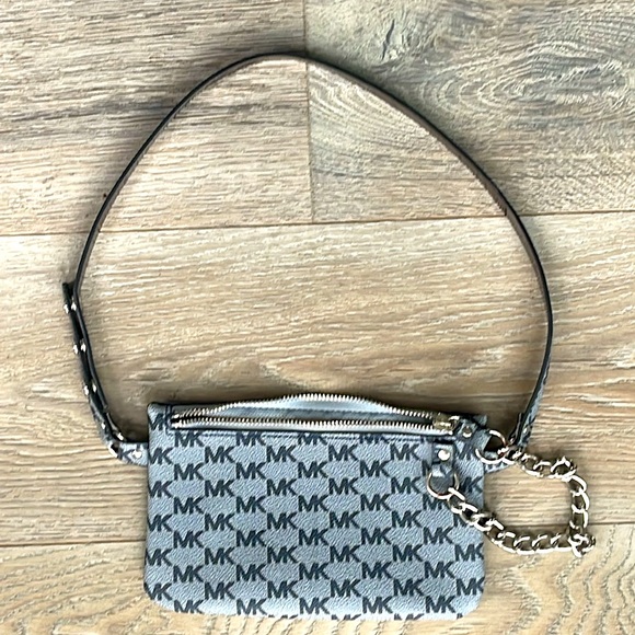 Belt Bag Michael Kors Blue w/ Silver Signature Logo Fanny Pack Size 8.25”x5.25” - Picture 5 of 10